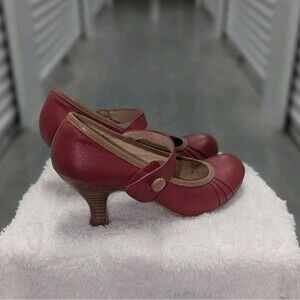Vintage Red Tan Trim Leather Mary Jane Kitten Heels Y2K - Clasikal Size 7M